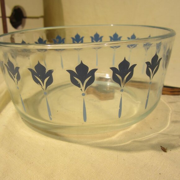 VTG PYREX CLEAR GLASS BOWL W/PINWHEEL DESIGN #7203 MADE IN USA - Picture 2 of 7